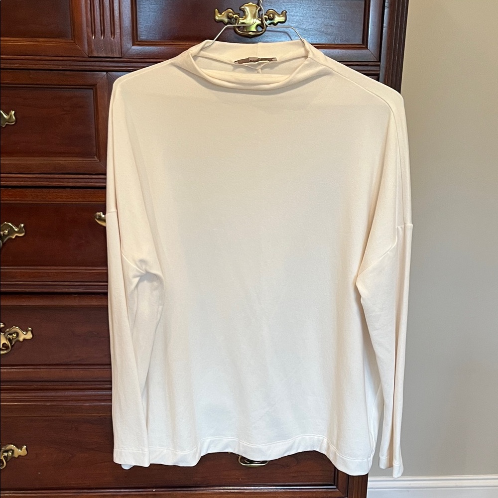 Classic Loft cream mock neck Shirt
